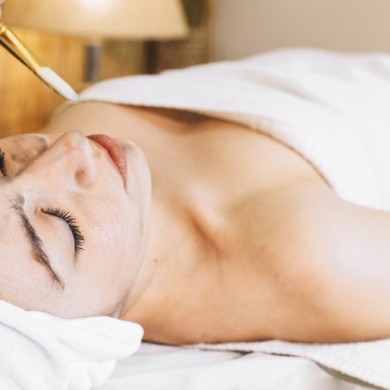 Насладете се на дълбоко почистваща терапия с морски минерали във Варна от Makaroon