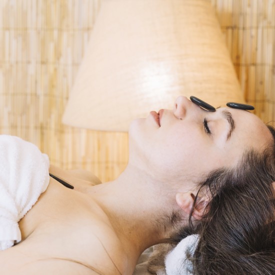 Find inner peace with Shirodhara - Ayurvedic therapy with shoulder, arm and scalp massage in Varna from Makaroon Find inner peace with Shirodhara - Ayurvedic therapy with shoulder, arm and scalp massage in Varna from Makaroon