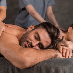 Релаксиращо спа изживяване за двама - сауна + класически синхронен масаж във Варна