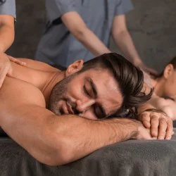 Релаксиращо спа изживяване за двама - сауна + класически синхронен масаж във Варна