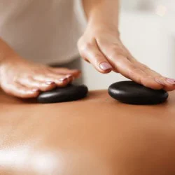 Масаж с горещи камъни в София