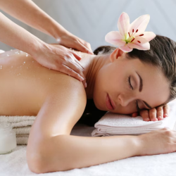 Симфония от аромати с „Масаж с български рози“ Симфония от аромати с „Масаж с български рози“