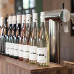 Усетете вкуса на родното с "Дегустация на 6 вина за двама във винарна Типченица"