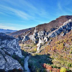 Внушителна гледка и винена дегустация „На пъпа на света за двама“ край Враца