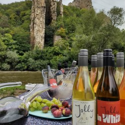 На брега на Искъра с "Весел пикник за двама" край Враца