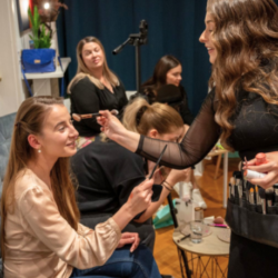 Подарете си грижа и красота с "Вино и грим в София"