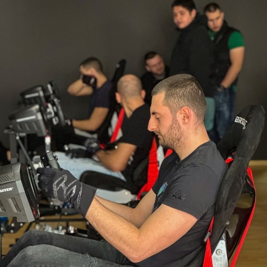 Вдигнете скорост с "VR Racing в Пловдив" от Makaroon Вдигнете скорост с "VR Racing в Пловдив" от Makaroon