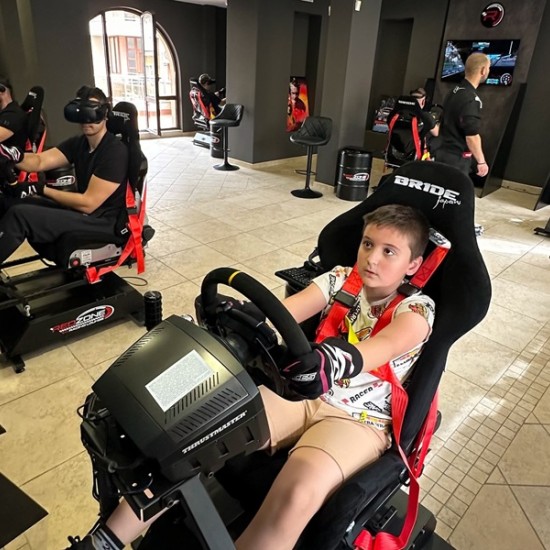 Вдигнете скорост с "VR Racing в Пловдив" от Makaroon Вдигнете скорост с "VR Racing в Пловдив" от Makaroon