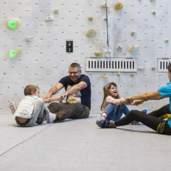 Пица и катерене за цялото семейство  с "Мама, татко и аз в Momentum Indoor Climbing"