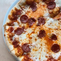 Learn the basics of climbing with three climbing lessons + pizza with "Beginner's pack at Walltopia"