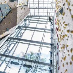 "Индивидуална тренировка по катерене за двама" в Momentum Indoor Climbing