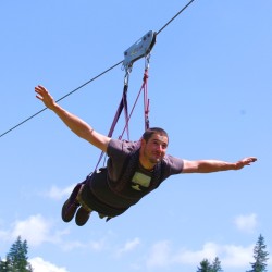 Свободно спускане по въже на алпийски тролей Zipline 400 в Чепеларе за двама Свободно спускане по въже на алпийски тролей Zipline 400 в Чепеларе за двама