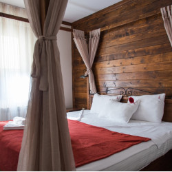 Нощувка за двама в с. Рожен + дегустация на 3 вина и вход за музея на ретро автомобилите Нощувка за двама в с. Рожен + дегустация на 3 вина и вход за музея на ретро автомобилите