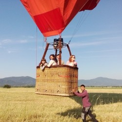 Shared balloon flight for one person with video, champagne, candies and a location of your choice in Eastern Bulgaria