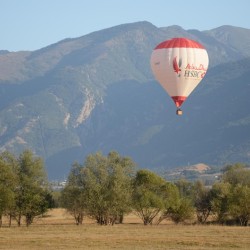 Shared balloon flight for one person with video, champagne, candies and a location of your choice in Eastern Bulgaria