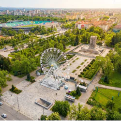 Семеен билет за 2-ма възрастни и 2 деца (4-11 г.) за най-високото виенско колело в България Семеен билет за 2-ма възрастни и 2 деца (4-11 г.) за най-високото виенско колело в България