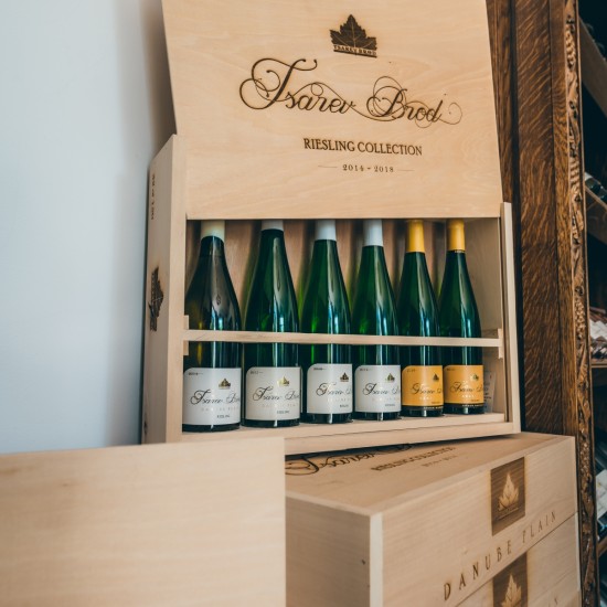 Discover the secrets of good wine with a Tour and Tasting of Reserve Wines at the Tsarev Brod Winery from Makaroon Discover the secrets of good wine with a Tour and Tasting of Reserve Wines at the Tsarev Brod Winery from Makaroon