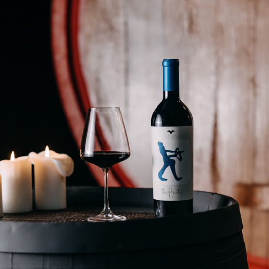 Опитайте виното, родено в пещерата, с Винен тур и дегустация на 3 вина за двама в изба Магура от Makaroon