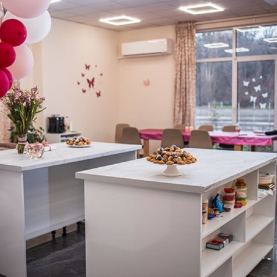 Впуснете се в кулинарно приключение с много забавление с работилница за всеки вкус от Makaroon