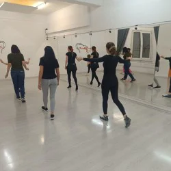 Индивидуален урок по гръцки танци за един човек