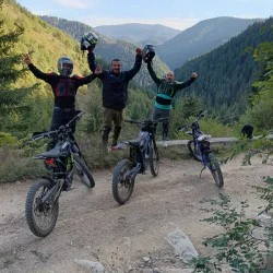 В магията на планината: Двучасов тур с електрически мотор за един човек край Смолян