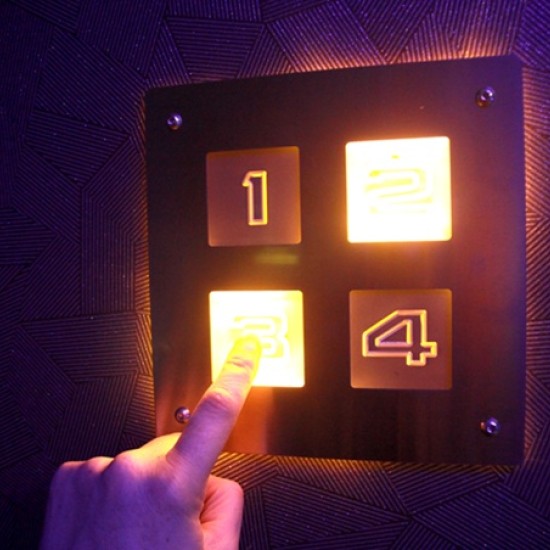 Потопете се в един свят на мистерии с Ескейп стая Тайната на Криптос от Makaroon