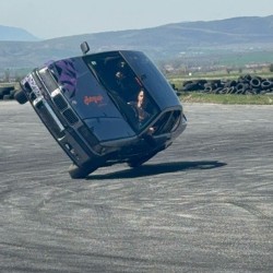Бързи и яростни: Каскади на две гуми и дрифт шоу за двама Бързи и яростни: Каскади на две гуми и дрифт шоу за двама