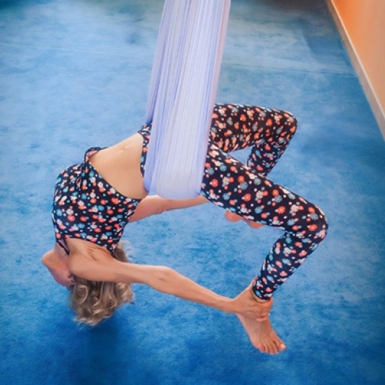 Подарете си усещане за свобода и лична сила с Индивидуална аеро йога практика край Варна от Makaroon