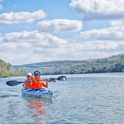 Приключение по вода с еднодневен Каяк тур по избор за един човек край Свищов