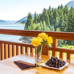 Уикенд за двама в семейна вила на брега на яз. Доспат