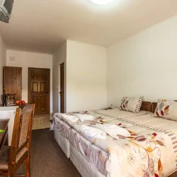 Нощувка за двама + 2 деца на брега на яз. Доспат 