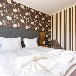 Нощувка за двама + 2 деца на брега на яз. Доспат 