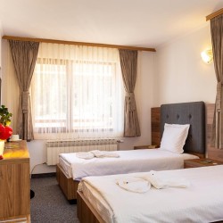 Уикенд за двама + 1 дете на брега на яз. Доспат 