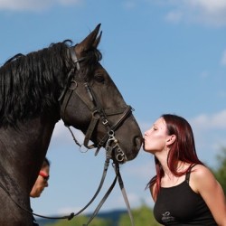 На среща с конете и природата с Конна езда на манеж за двама в Радомир - 30 мин.