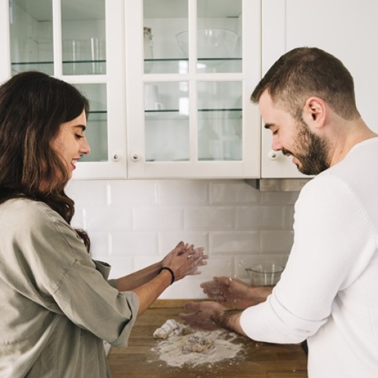 Споделено преживяване за двойки - Месетерапия за двама за по-дълбоко опознаване и близост с месене на хляб и практики от Makaroon Споделено преживяване за двойки - Месетерапия за двама за по-дълбоко опознаване и близост с месене на хляб и практики от Makaroon