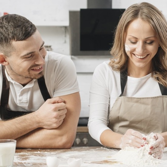 Споделено преживяване за двойки - Месетерапия за двама за по-дълбоко опознаване и близост с месене на хляб и практики от Makaroon Споделено преживяване за двойки - Месетерапия за двама за по-дълбоко опознаване и близост с месене на хляб и практики от Makaroon