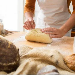 В ритъма на тийн света с Месетерапия за момичета с творчество, споделяне и аромат на топъл хляб - за две момичета