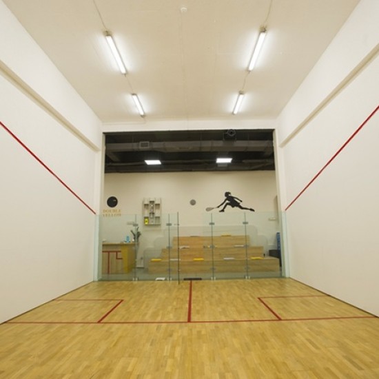 Направете нещо ново и вълнуващо с Индивидуален скуош урок в Double Yellow Squash Club от Makaroon Направете нещо ново и вълнуващо с Индивидуален скуош урок в Double Yellow Squash Club от Makaroon