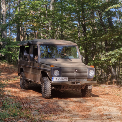 Дивото Зове - сафари с наблюдение на диви животни, разходка, стрелба с лък и барбекю за двама край Ихтиман