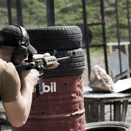 Стрелба и забавление със специално Стрелково преживяване за един или двама край Пловдив от Makaroon