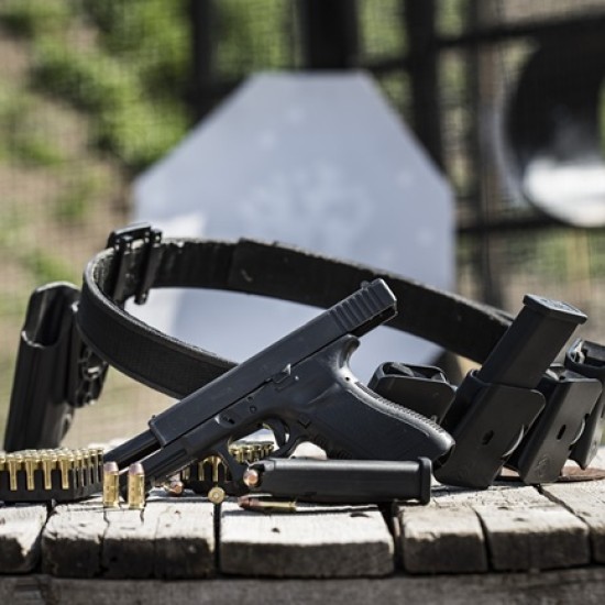 Стрелба и забавление със специално Стрелково преживяване за един или двама край Пловдив от Makaroon