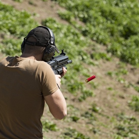 Стрелба и забавление със специално Стрелково преживяване за един или двама край Пловдив от Makaroon