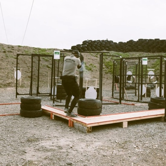 Стрелба и забавление със специално Стрелково преживяване за един или двама край Пловдив от Makaroon