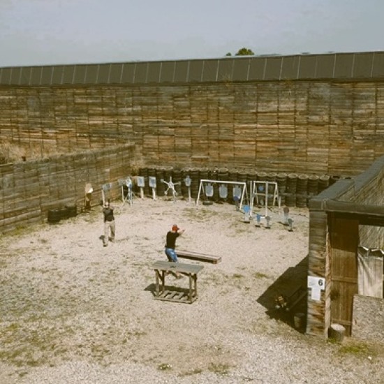 Стрелба и забавление със специално Стрелково преживяване за един или двама край Пловдив от Makaroon