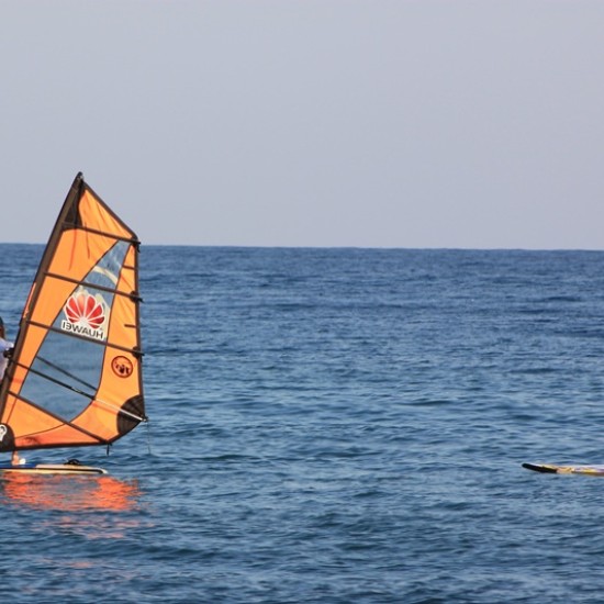 Turn your summer vacation into an adventure with a windsurfing, kitesurfing, SUP or kayaking lesson from Makaroon Turn your summer vacation into an adventure with a windsurfing, kitesurfing, SUP or kayaking lesson from Makaroon