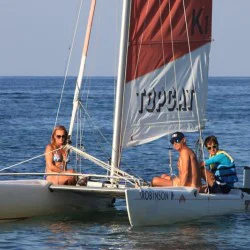 Морска разходка с ветроходен катамаран за двама около Царево Морска разходка с ветроходен катамаран за двама около Царево