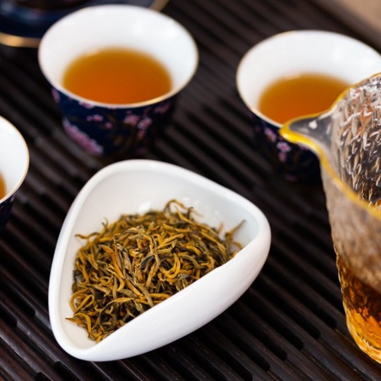 Потопете се в истинска чаена утопия с Дегустация на китайски чай в ТеаТоріа от Makaroon Потопете се в истинска чаена утопия с Дегустация на китайски чай в ТеаТоріа от Makaroon