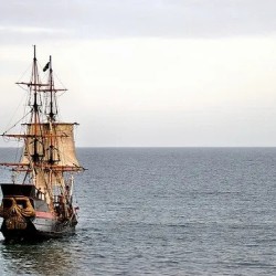 В прегръдката на морето: Разходка за двама + едно дете от 2-12 г с кораб Св. Тома край Варна В прегръдката на морето: Разходка за двама + едно дете от 2-12 г с кораб Св. Тома край Варна